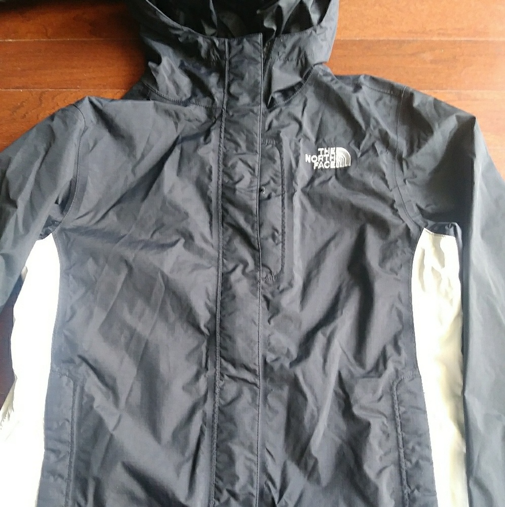 Used North face woman small dryvent jacket wt hood